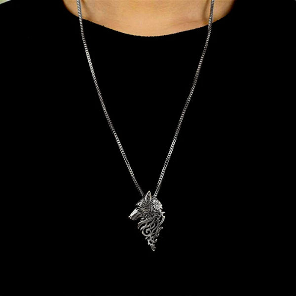 Man wearing a silver wolf pendant necklace