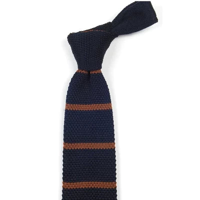 Cravatta lavorata a maglia a righe blu scuro da uomo di classe
