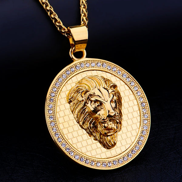 Details of the gold lion coin pendant