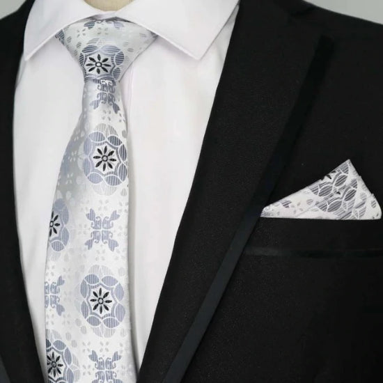 Cravatta di seta modello argento grigio da uomo di classe