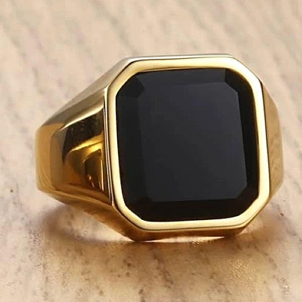 Details of the gold ring and black square zirconia