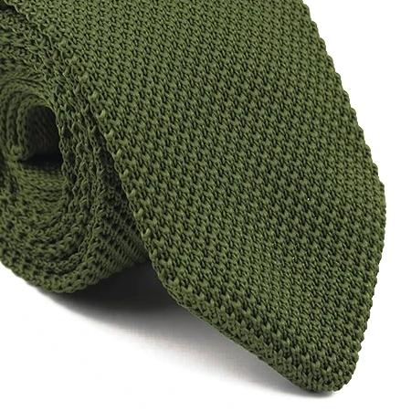 Cravatta lavorata a maglia verde oliva tinta unita da uomo di classe